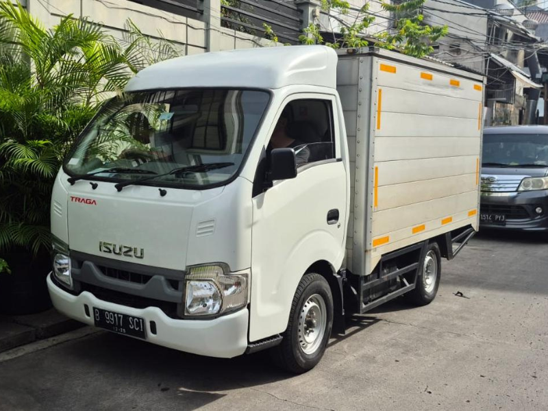 1 Unit Mobil Isuzu Traga